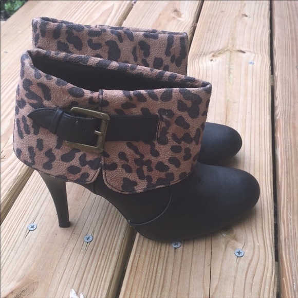 New Directions Charm Leopard print ankle Booties - Picture 2 of 8